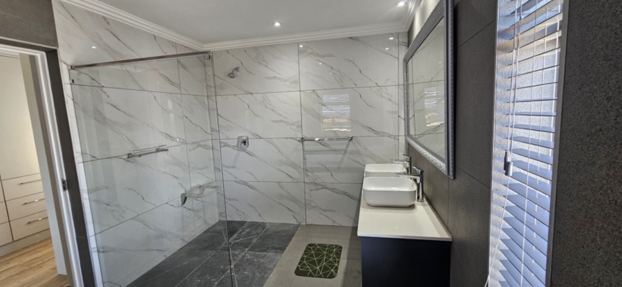 7 Bedroom Property for Sale in Gansbaai Central Western Cape